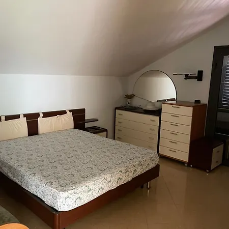 Villa Vila Demneri Golem (Tirana)